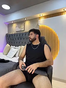 DomBoy  online show from May 17, 7:58 pm