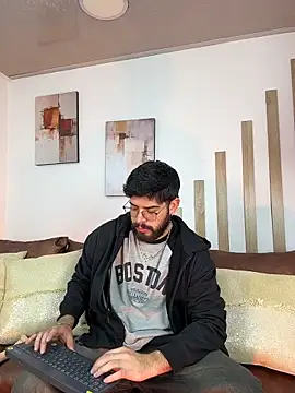 DomBoy  online show from June 6, 8:03 pm