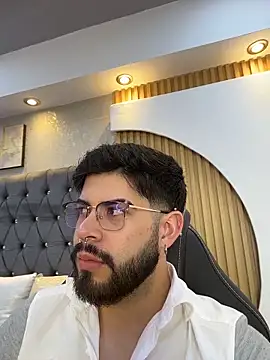 DomBoy  online show from May 12, 9:32 pm