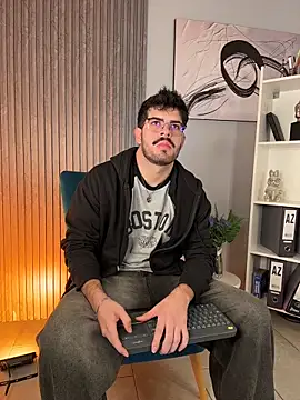 DomBoy  online show from June 17, 7:57 pm
