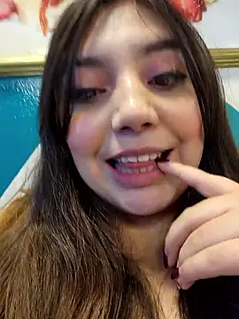 Snapshot of RoxanneDiaz chatting on June 15, 9:36 pm RoxanneDiaz online show from June 15, 9:36 pm