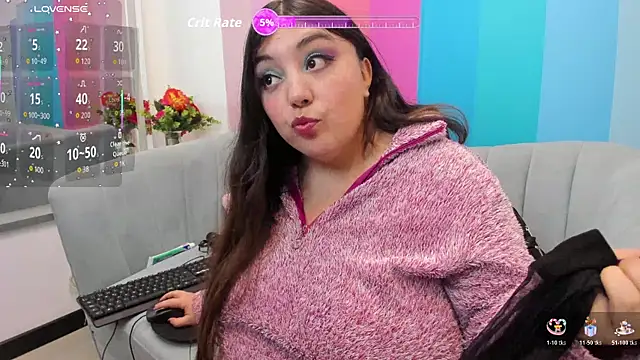 Snapshot of RoxanneDiaz chatting on June 10, 12:01 am RoxanneDiaz online show from June 10, 12:01 am