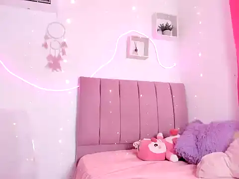 Snapshot of Lilyliv chatting on June 12, 9:12 pm Lilyliv online show from June 12, 9:12 pm