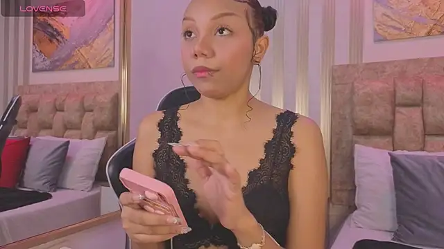Snapshot of lilith_pink__ chatting on May 31, 3:34 am lilith pink online show from May 31, 3:34 am
