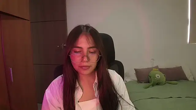 Snapshot of abbyyandmaxx chatting on May 28, 4:02 pm abbyyandmaxx online show from May 28, 4:02 pm