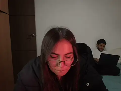 Snapshot of abbyyandmaxx chatting on May 8, 12:25 am abbyyandmaxx online show from May 8, 12:25 am