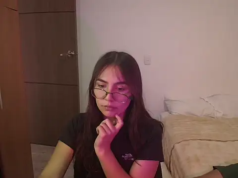 Snapshot of abbyyandmaxx chatting on May 10, 5:37 pm abbyyandmaxx online show from May 10, 5:37 pm
