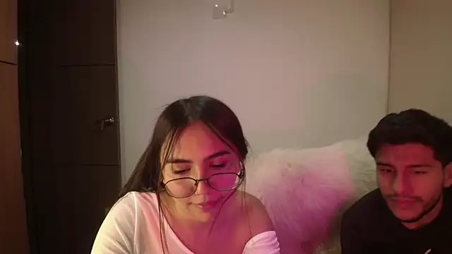 Snapshot of abbyyandmaxx chatting on May 15, 4:43 am abbyyandmaxx online show from May 15, 4:43 am