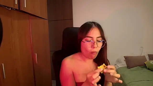 Snapshot of abbyyandmaxx chatting on May 29, 3:40 pm abbyyandmaxx online show from May 29, 3:40 pm