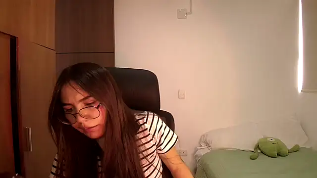 Snapshot of abbyyandmaxx chatting on May 18, 4:56 pm abbyyandmaxx online show from May 18, 4:56 pm