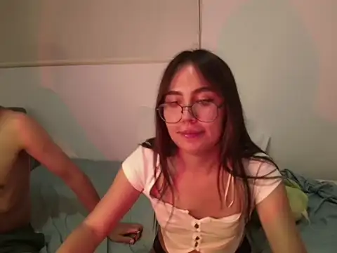 Snapshot of abbyyandmaxx chatting on May 5, 4:15 am abbyyandmaxx online show from May 5, 4:15 am