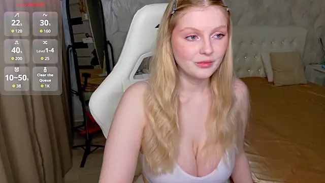 L1zaShy online show from May 3, 1:15 pm