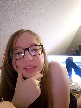 Freaky-Doll online show from May 28, 9:32 pm
