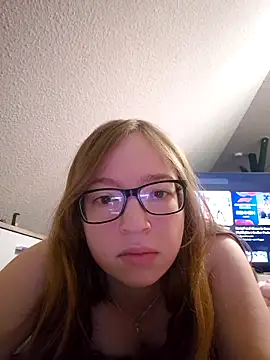 Freaky-Doll online show from May 29, 10:05 pm