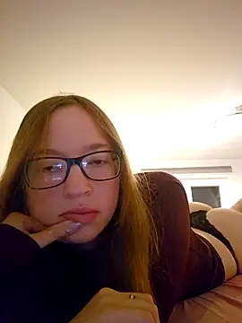 Snapshot of Freaky-Doll chatting on July 21, 9:05 pm Freaky-Doll online show from July 21, 9:05 pm