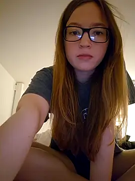 Snapshot of Freaky-Doll chatting on July 27, 8:27 pm Freaky-Doll online show from July 27, 8:27 pm