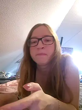 Freaky-Doll online show from May 24, 6:30 pm
