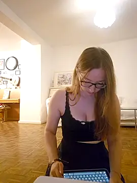 Snapshot of Freaky-Doll chatting on August 2, 8:06 pm Freaky-Doll online show from August 2, 8:06 pm