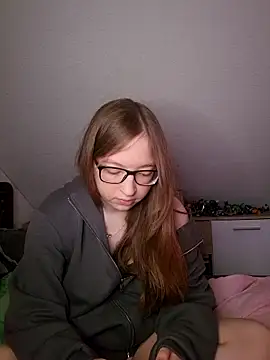 Freaky-Doll online show from June 14, 8:10 pm