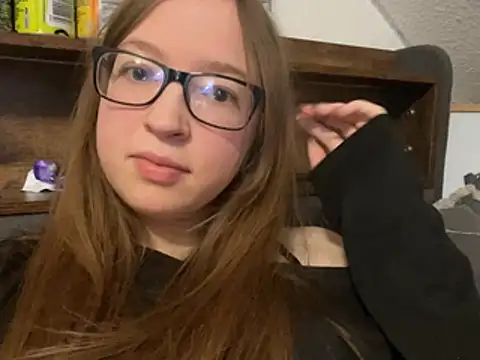 Freaky-Doll online show from May 1, 6:13 pm