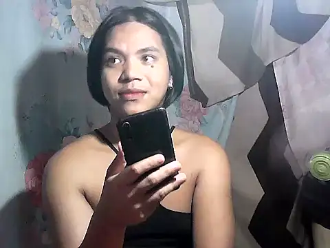 Snapshot of bj_l0ve chatting on June 4, 8:41 am bj l0ve online show from June 4, 8:41 am
