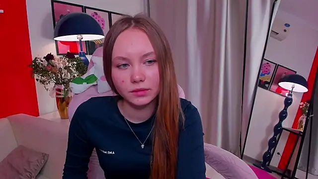 FloraLarsson online show from May 5, 3:48 pm