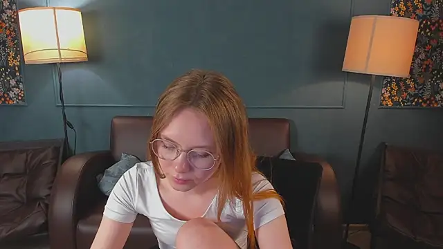 FloraLarsson online show from June 10, 3:35 pm
