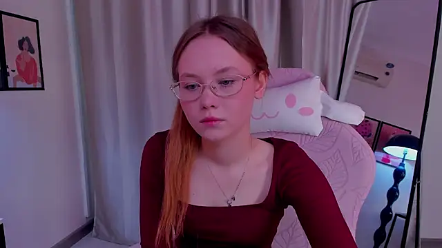 FloraLarsson online show from May 8, 4:16 am