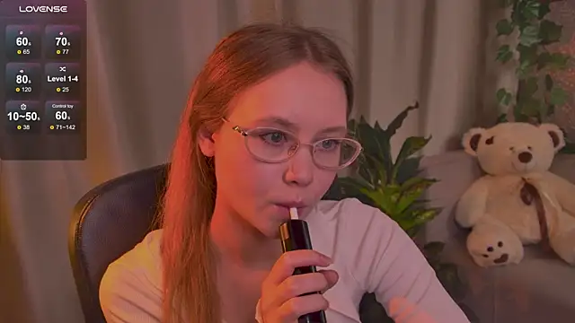 FloraLarsson online show from June 5, 3:33 am