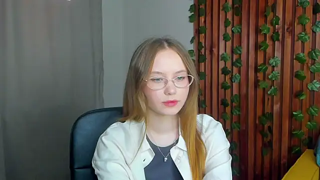 FloraLarsson online show from May 27, 3:36 am