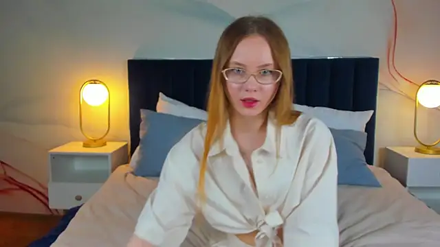 FloraLarsson online show from June 3, 3:07 am
