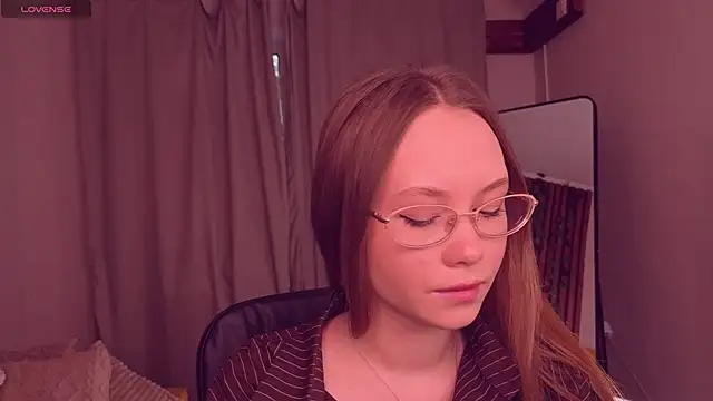 FloraLarsson online show from May 4, 10:29 am