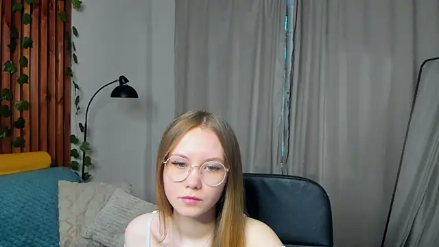 FloraLarsson online show from May 14, 3:36 am