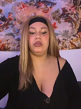 CurvyDusa online show from May 11, 7:00 pm