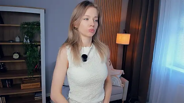 Snapshot of katemossse chatting on May 24, 6:24 am katemossse online show from May 24, 6:24 am