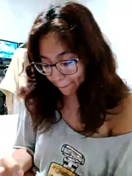 Snapshot of Grace_Moon04 chatting on June 16, 8:03 am Grace Moon04 online show from June 16, 8:03 am