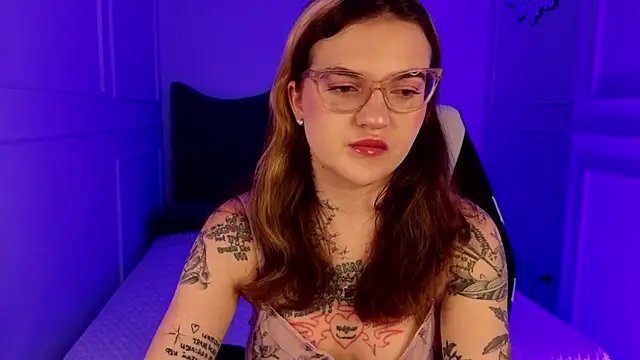 sashaglow  online show from April 30, 7:26 am