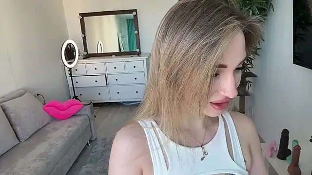 Snapshot of Victoria_Jess chatting on May 10, 11:25 am Victoria Jess online show from May 10, 11:25 am