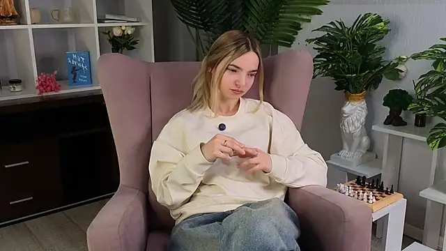 RosannPritchard online show from April 30, 1:51 pm