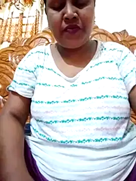 Snapshot of mimi9 chatting on May 6, 1:53 am mimi9 online show from May 6, 1:53 am