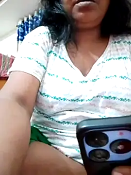 Snapshot of mimi9 chatting on May 6, 3:27 pm mimi9 online show from May 6, 3:27 pm