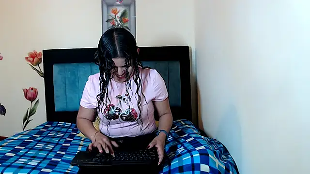 LUCYXS1 online show from May 5, 12:08 pm