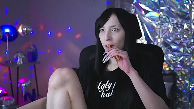 Snapshot of SeraphineSparda chatting on May 20, 2:58 pm SeraphineSparda online show from May 20, 2:58 pm