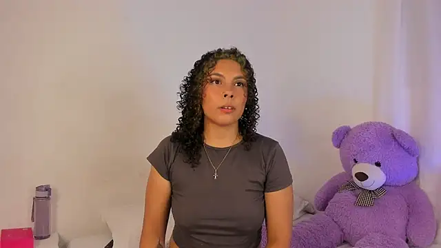 Snapshot of Violetta_cam_ chatting on May 14, 2:19 am Violetta cam online show from May 14, 2:19 am