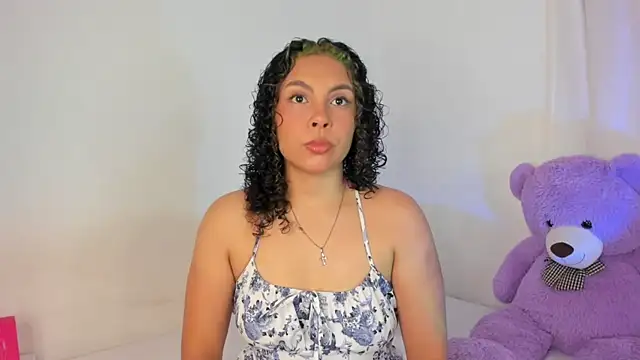 Snapshot of Violetta_cam_ chatting on May 8, 2:26 am Violetta cam online show from May 8, 2:26 am