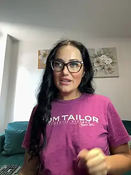 Snapshot of AnyEvyy chatting on May 30, 10:10 am AnyEvyy online show from May 30, 10:10 am