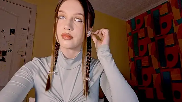 Katrinethequeen online show from May 19, 4:47 pm