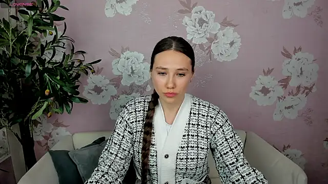 FreddaCordaro online show from April 30, 12:12 pm