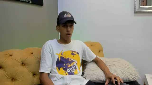 Snapshot of Zane_Belville chatting on June 29, 11:21 am Zane Belville online show from June 29, 11:21 am