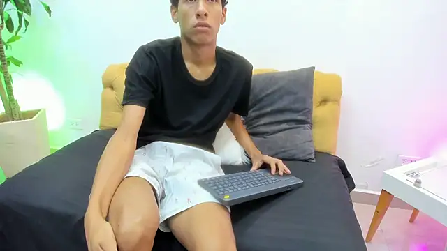 Snapshot of Zane_Belville chatting on June 10, 11:44 am Zane Belville online show from June 10, 11:44 am